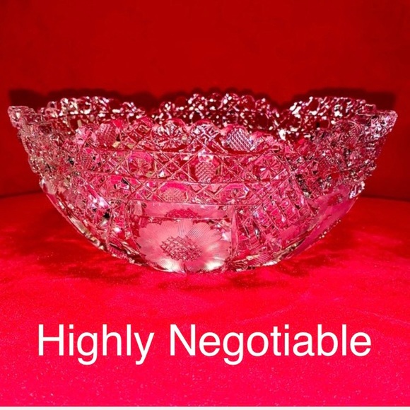 Poppy Flower Crystal Bowl Goes beyond the dining table standard. - Picture 8 of 16